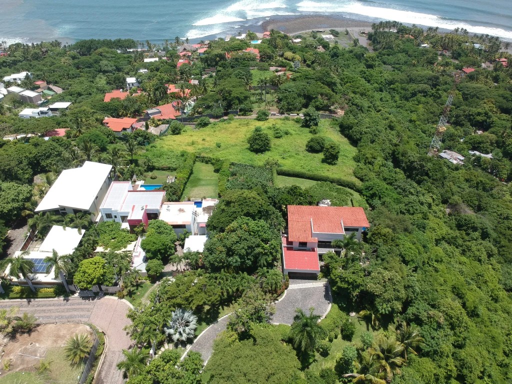 cerromar-gated-community