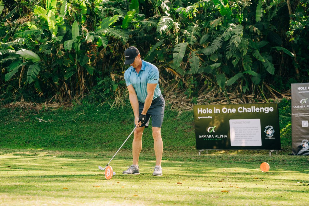 max-&-stacy-bitcoin-golf-3